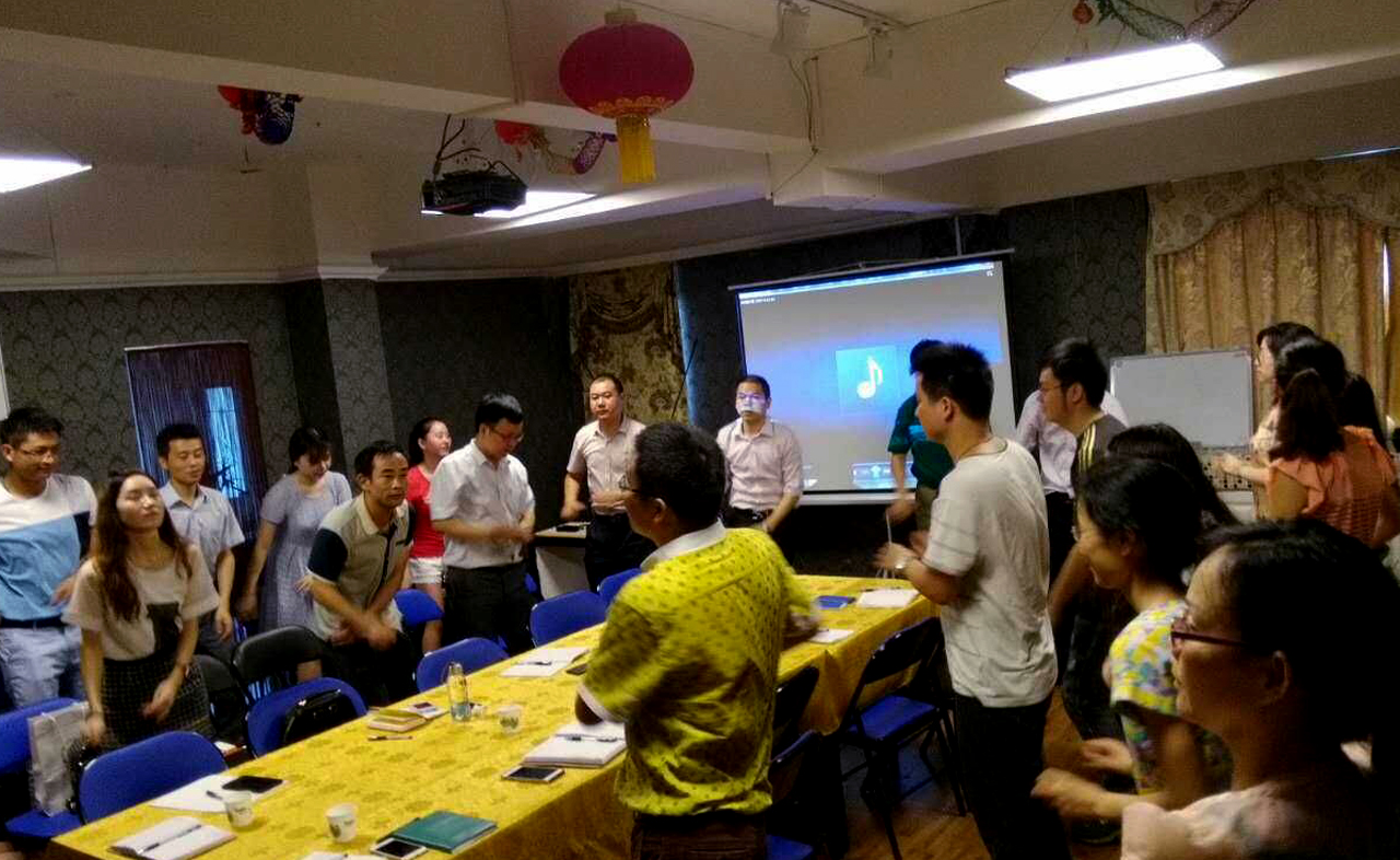 好色先生污版APP员工培训现场