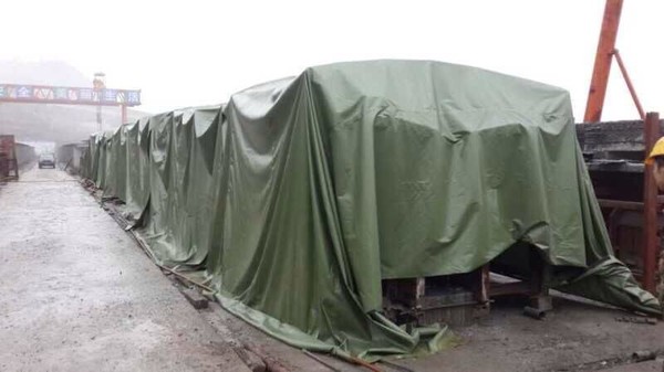 温度影响混凝土硬化质量，通入高温蒸汽硬化并不难